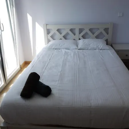 Apartment Bed & Seaside